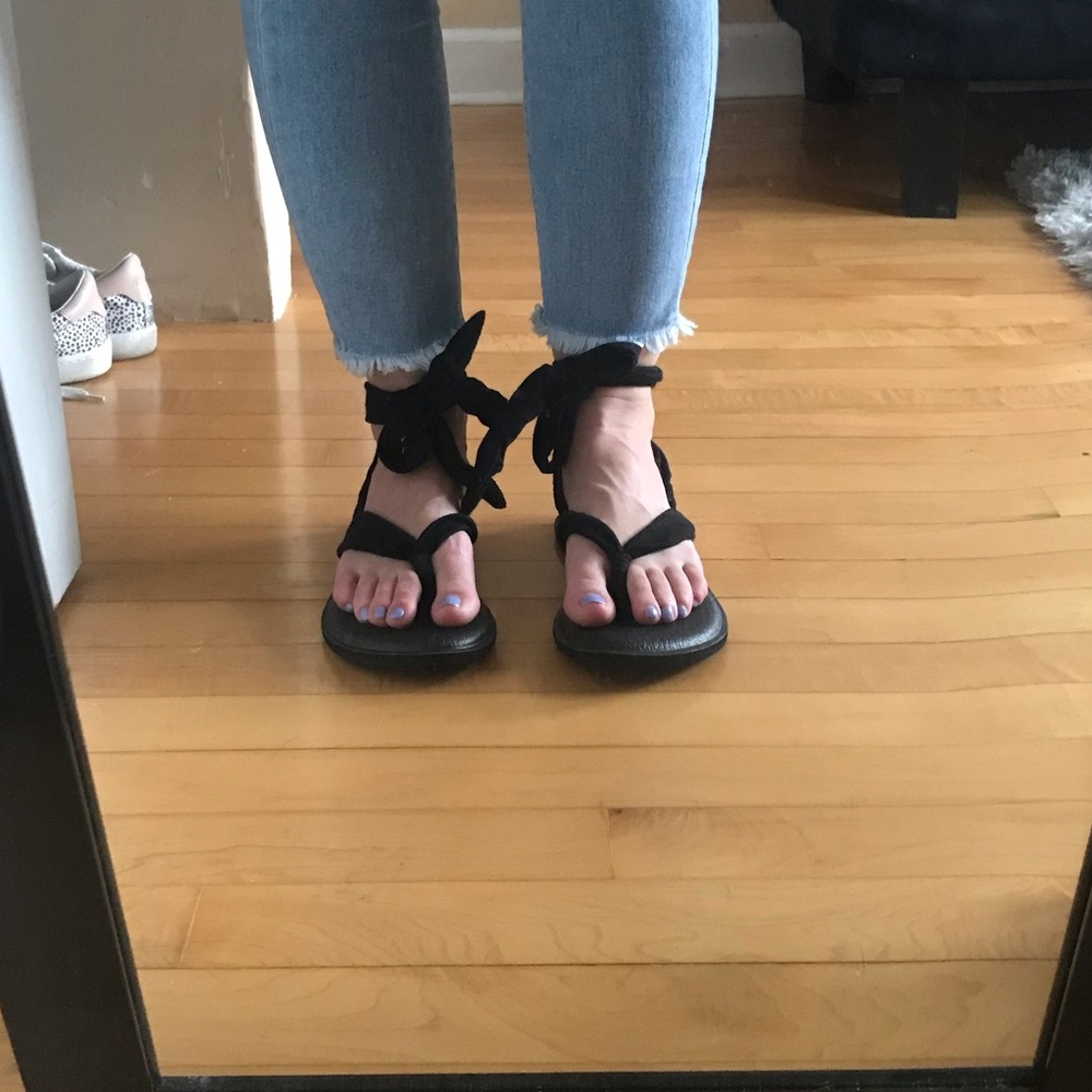 SOLD Sanuk tie up flip flops